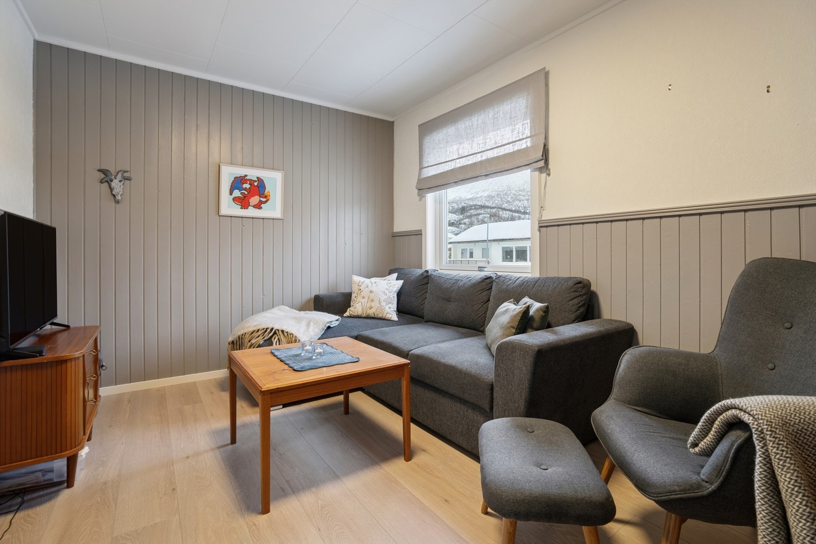 Soverommet i hovedetasjen er i dag benyttet som tv-stue. Galleribilde