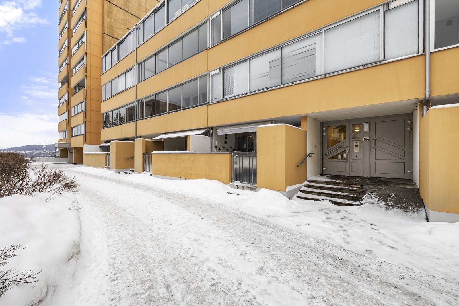 Leiligheten ligger i bygningens første etasje med enkel adkomst. Galleribilde