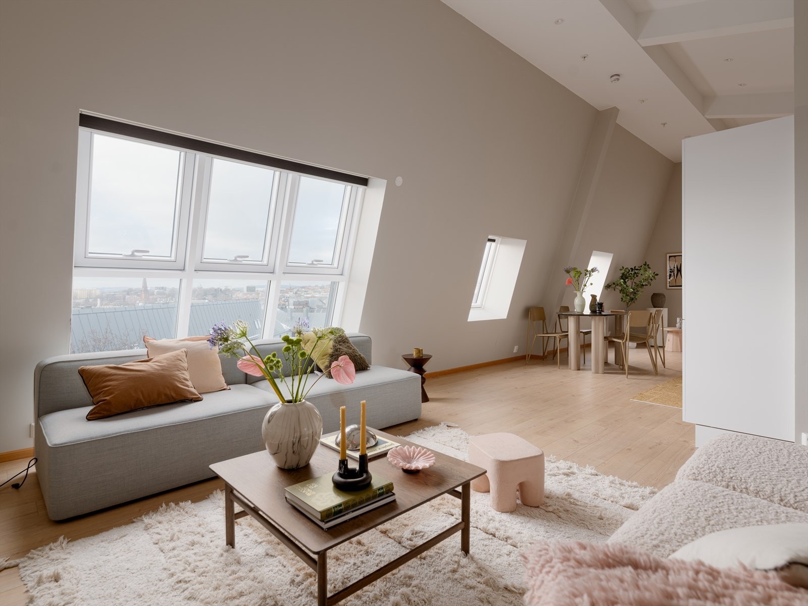 Åpen planløsning hvor hver av de ulike sonene finner sin naturlige plass. Galleribilde