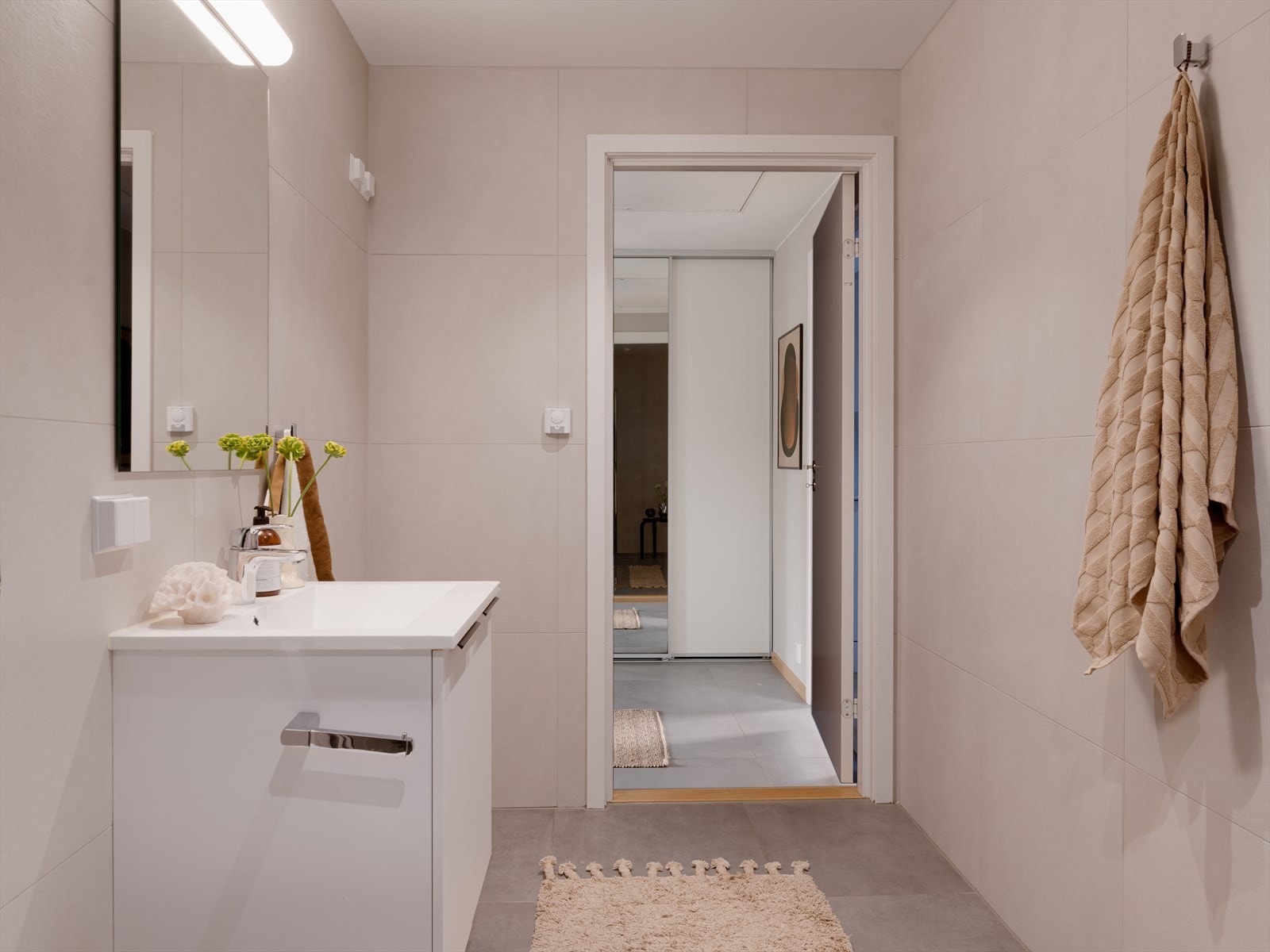 Det er varmekabler i gulv i begge baderommene. Galleribilde