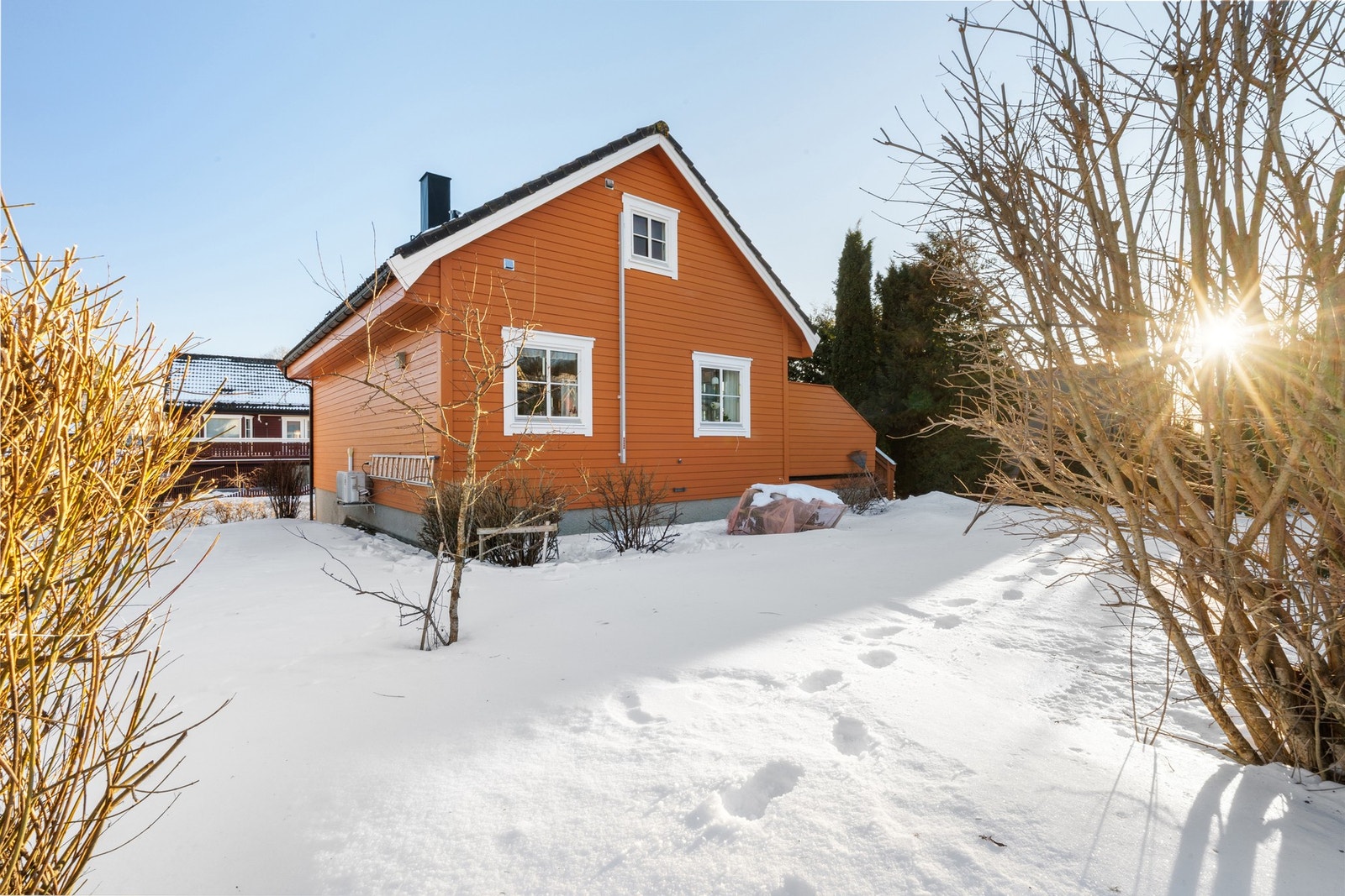 Boligen har en flott opparbeidet hage. Galleribilde