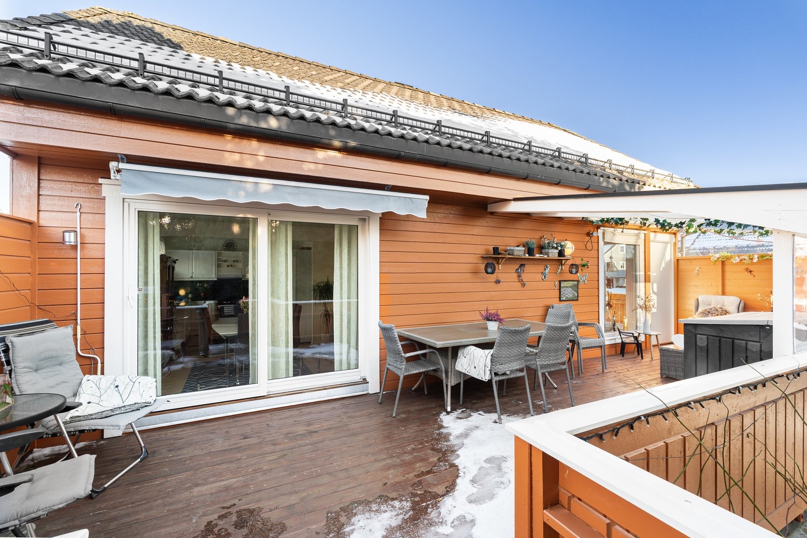 Terrassen er på ca. 30m² Galleribilde