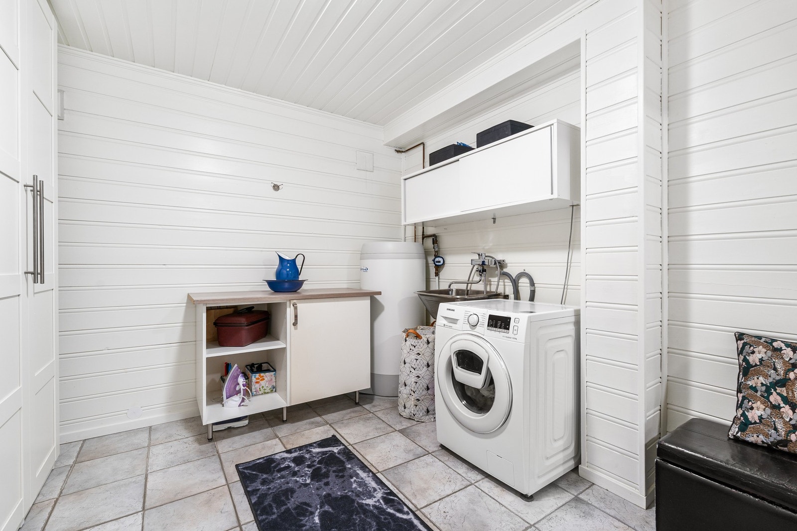 Praktisk med eget vaskerom på hele 9,9m². Galleribilde