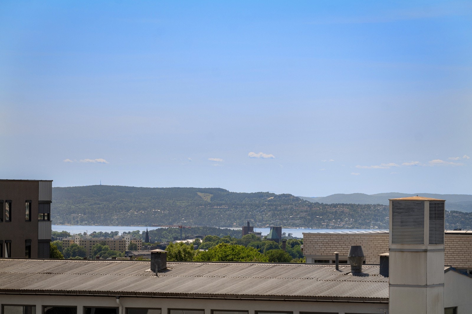 Sjøutsikt kan også nytes på takterrassen. Galleribilde