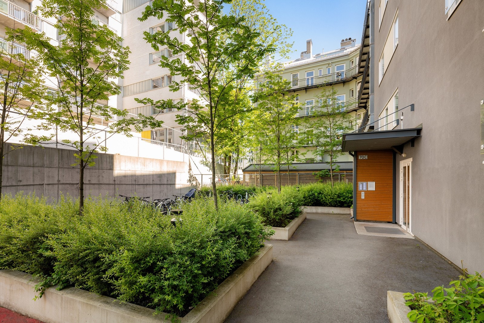 Det er felles sykkelparkering for alle beboerne i sameie. Galleribilde