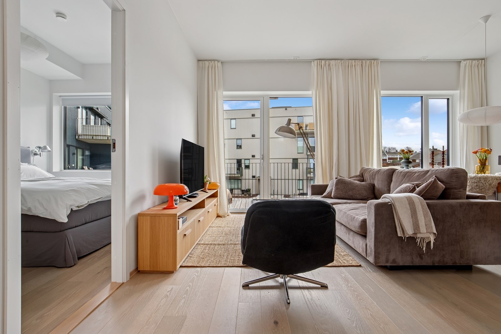 Leiligheten er utstyrt med vannbåren varme til viftekonvektor i stue. Galleribilde