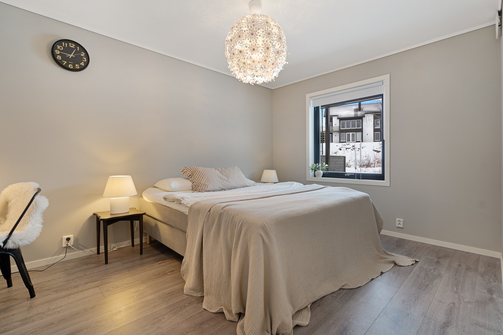 Rolig og behagelig atmosfære med nøytrale farger. Galleribilde