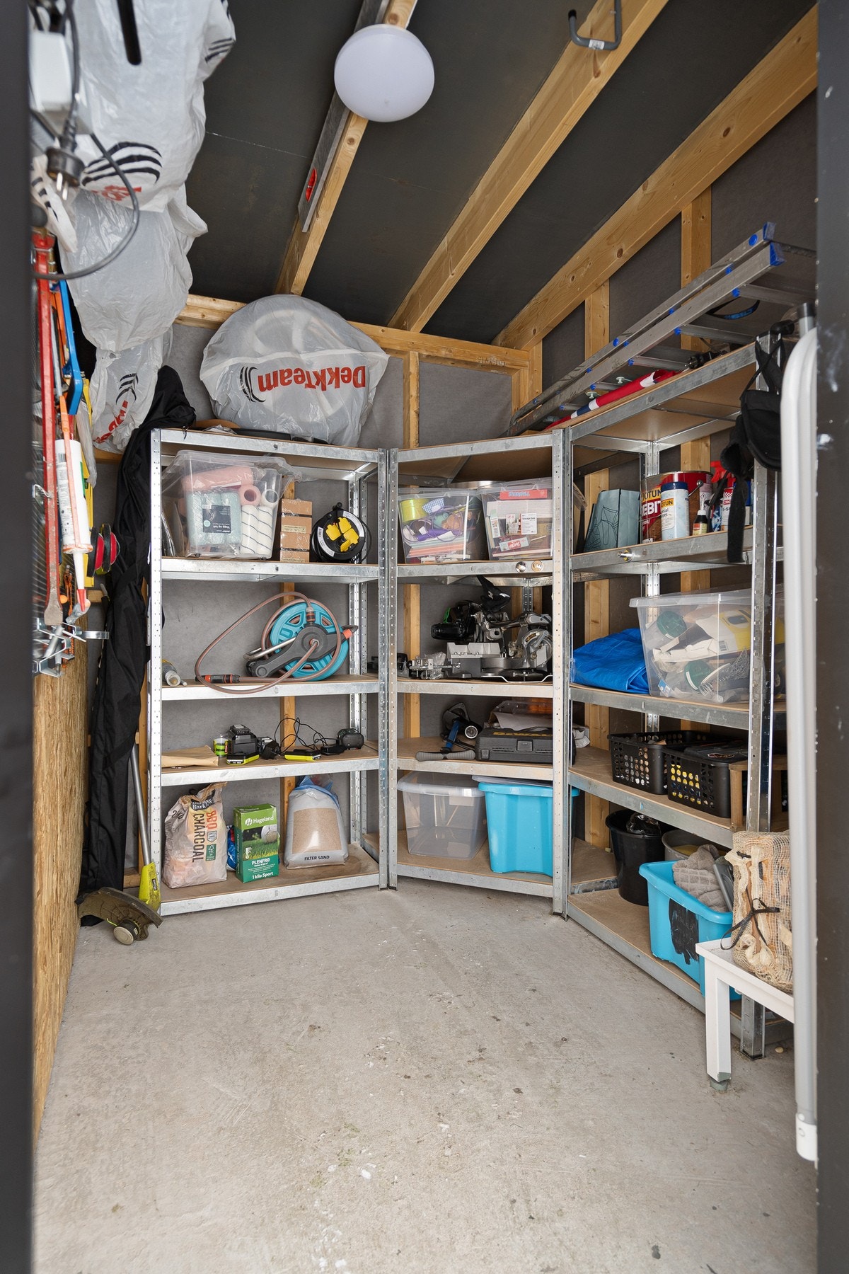 Egnet for sesongutstyr, sportsutstyr og øvrig oppbevaring. Galleribilde