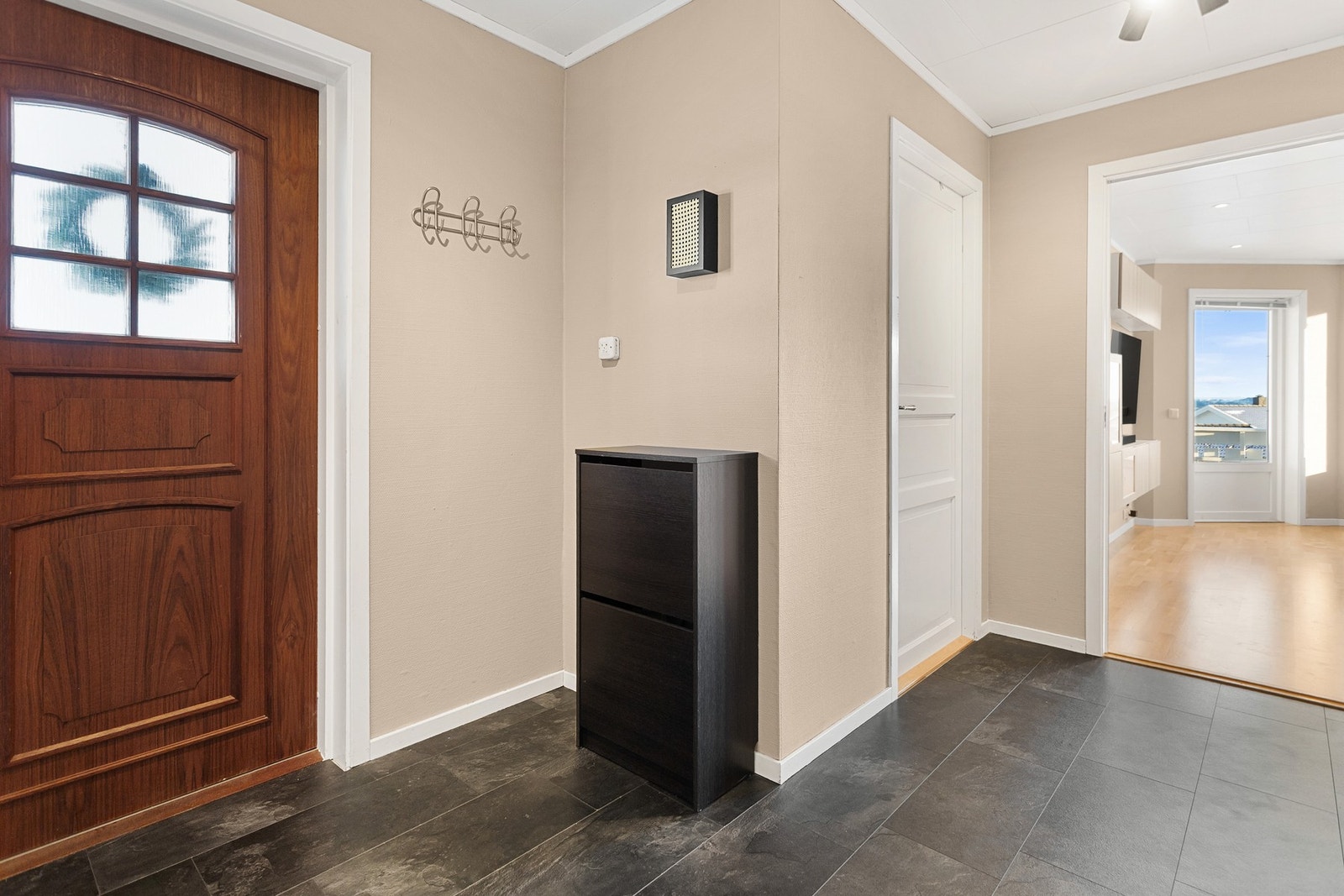 Entré - 7,5 kvm. Galleribilde