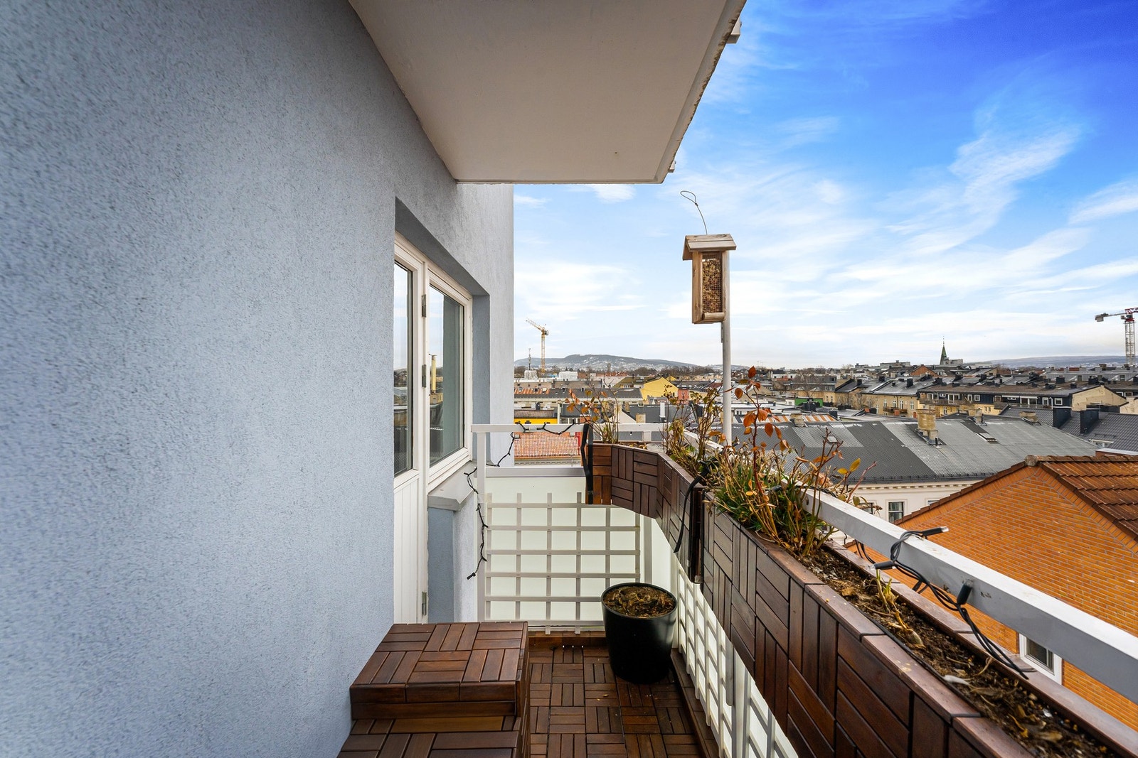 Balkongen har gode sol- og utsiktsforhold. Galleribilde