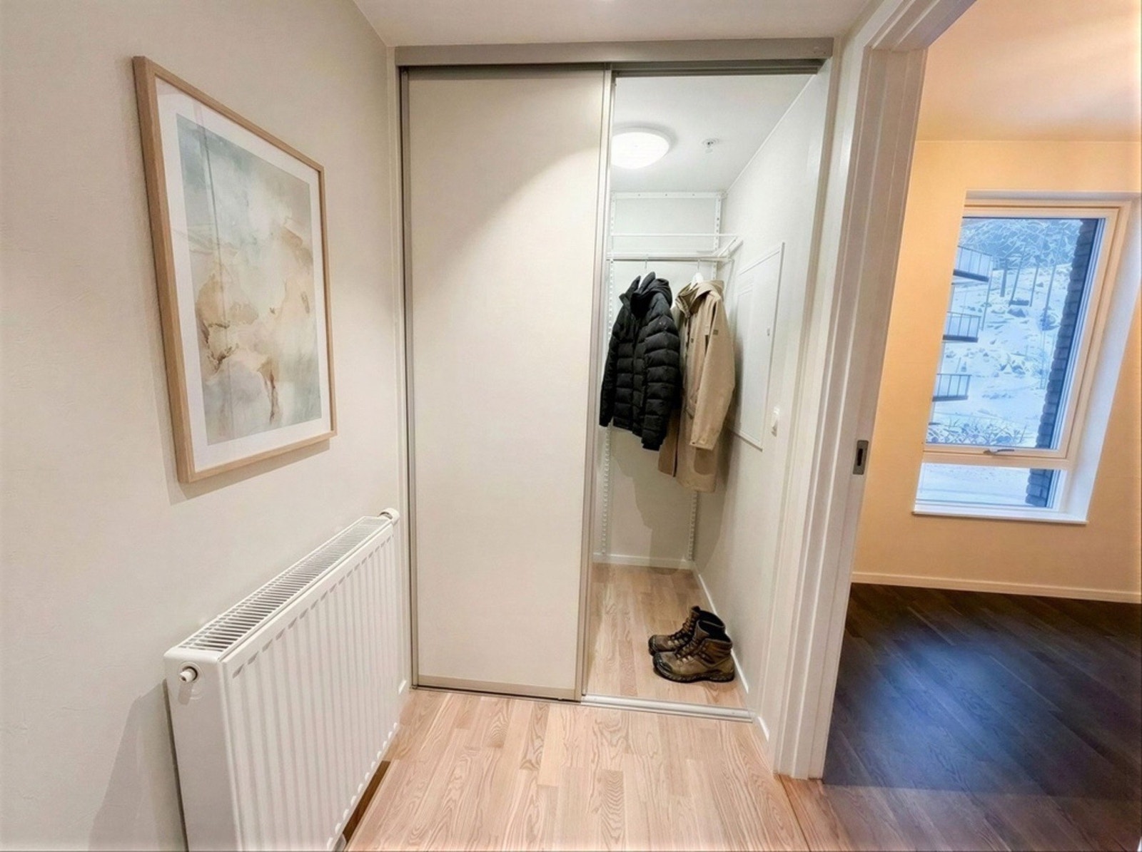 Entrè med garderobeløsning Galleribilde