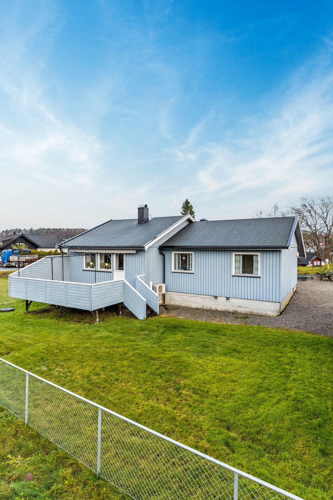 Boligen har utgang til veranda fra stuen. Galleribilde