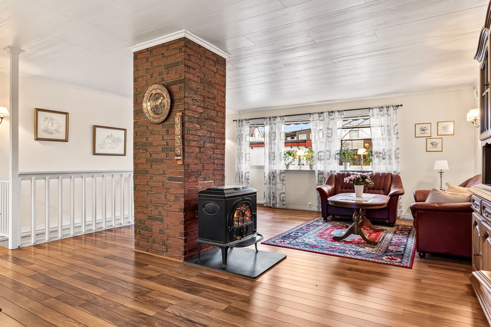 Vedovn gir effektiv oppvarming i stuen. Galleribilde