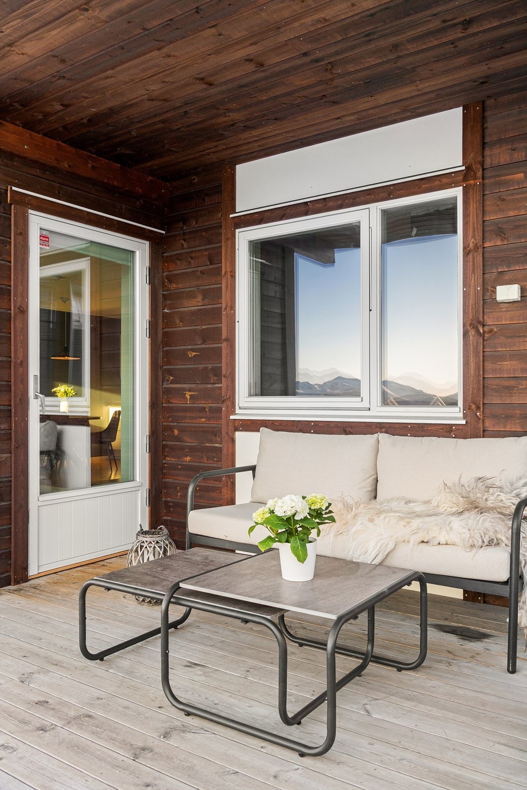 Overbygd av overliggende veranda Galleribilde