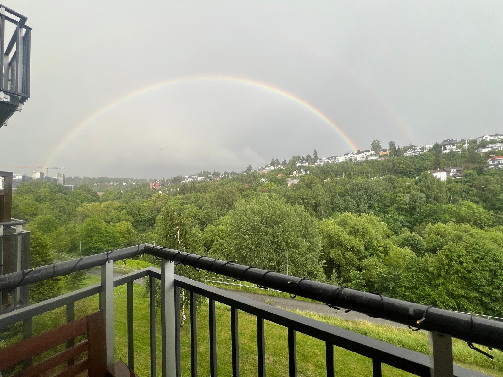 Utsikten skifter med årstidene og gir et grønt og levende bakteppe store deler av året. Galleribilde