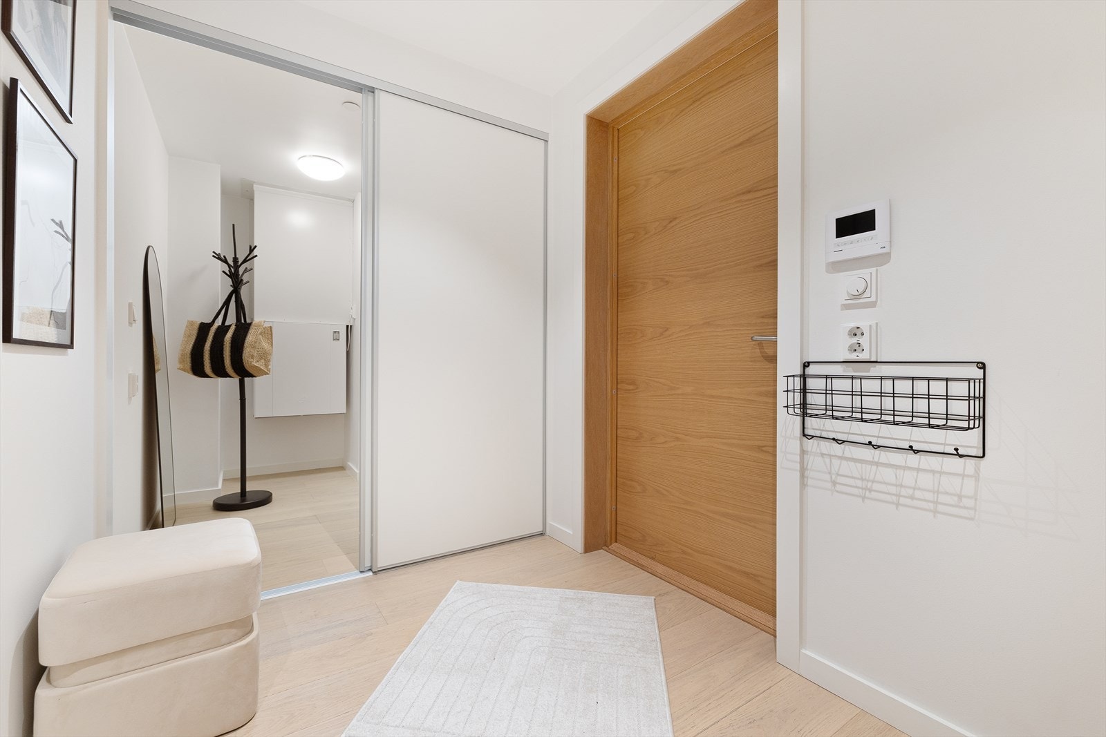 Boden er skjult bak praktiske skyvedører. Galleribilde