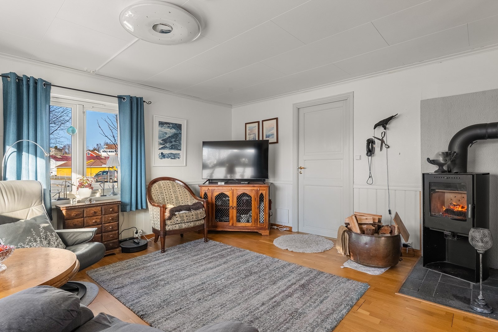 Vedovn og varmepumpe i stue Galleribilde