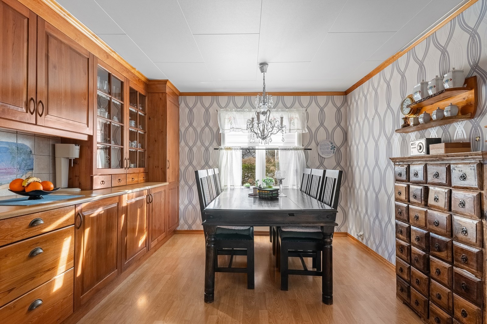 Kjøkken med spiseplass Galleribilde