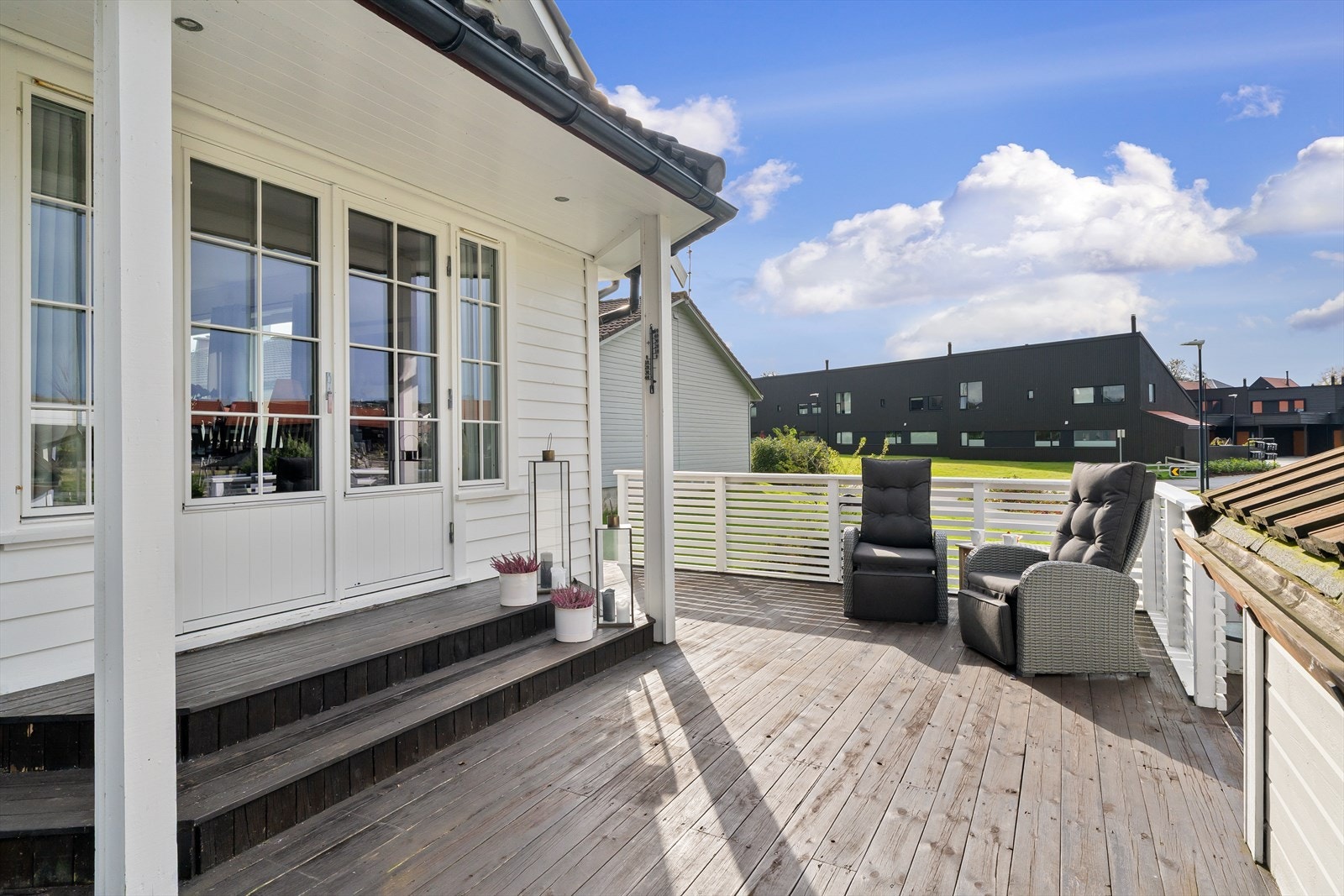 Boligen ligger sørvestvendt som gjør at du har solen hele dagen! Galleribilde