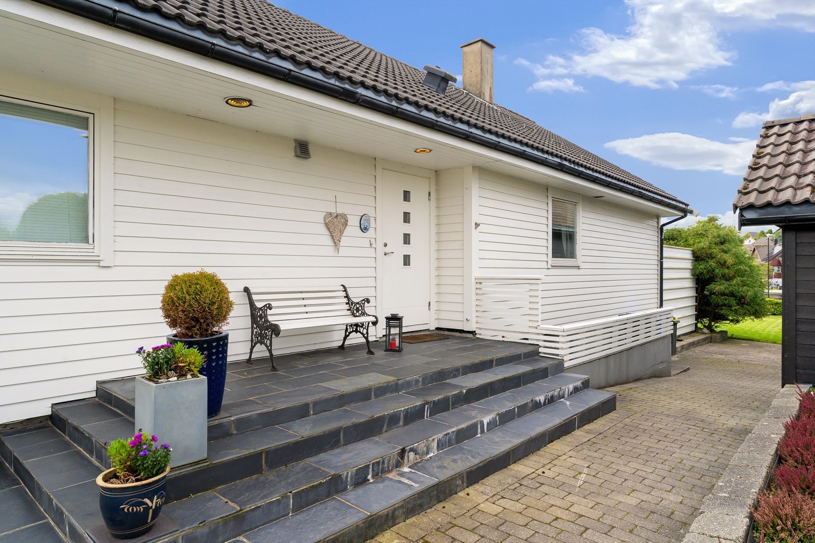 Inntrukket inngangsparti. Galleribilde