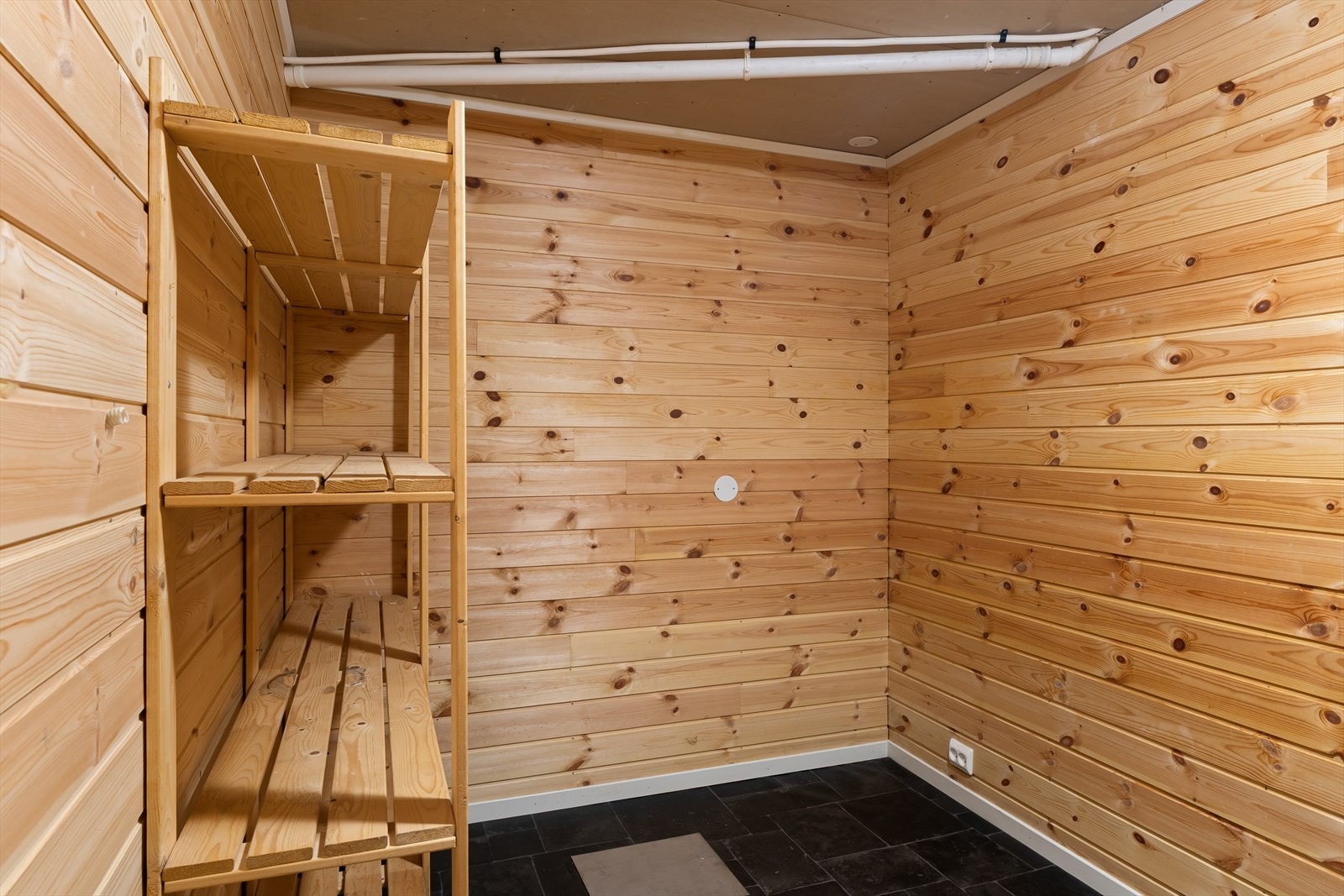 Har blitt brukt som ekstra matbod. Galleribilde