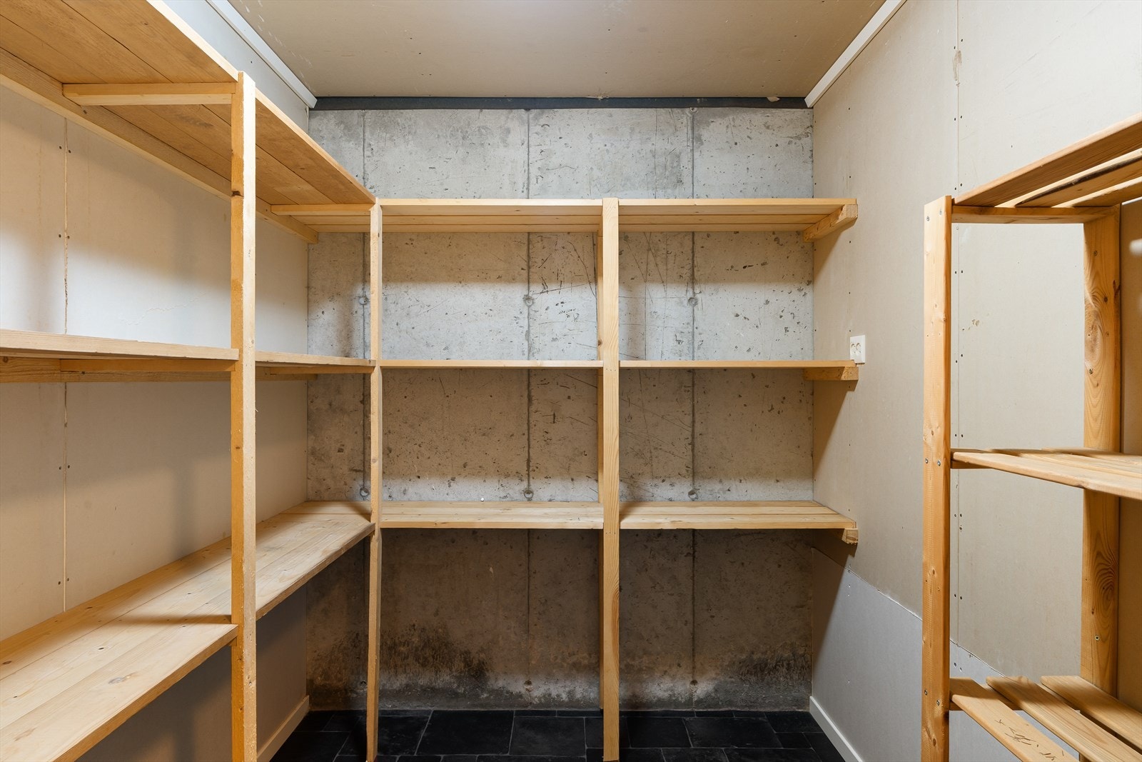 Huset har flere boder som gir veldig god lagringsplass. Galleribilde