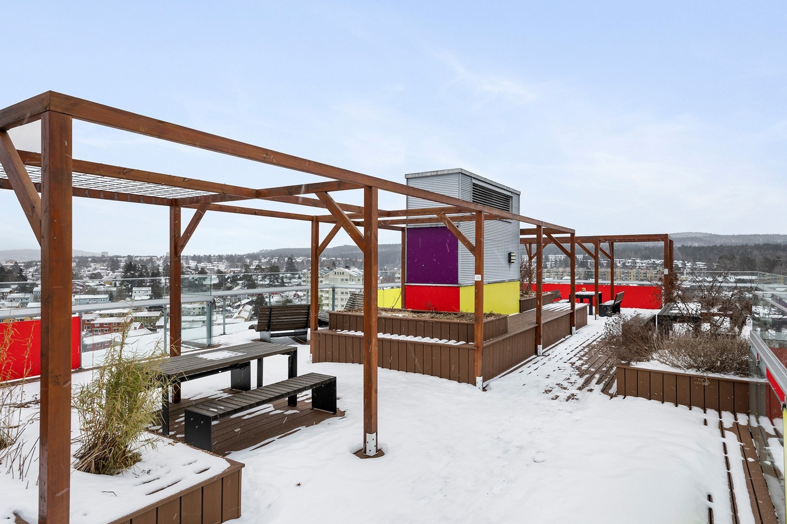 Felles takterrasse beliggende i byggets 12 etasje, med nydelig utsikt. Galleribilde