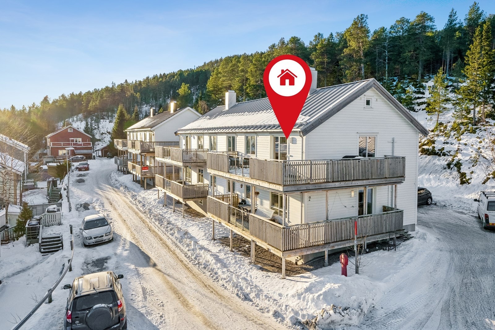 Oppgraderinger 2018-20: Ny bordkledning, vinduer, tak, drenering, større veranda m.m. Galleribilde