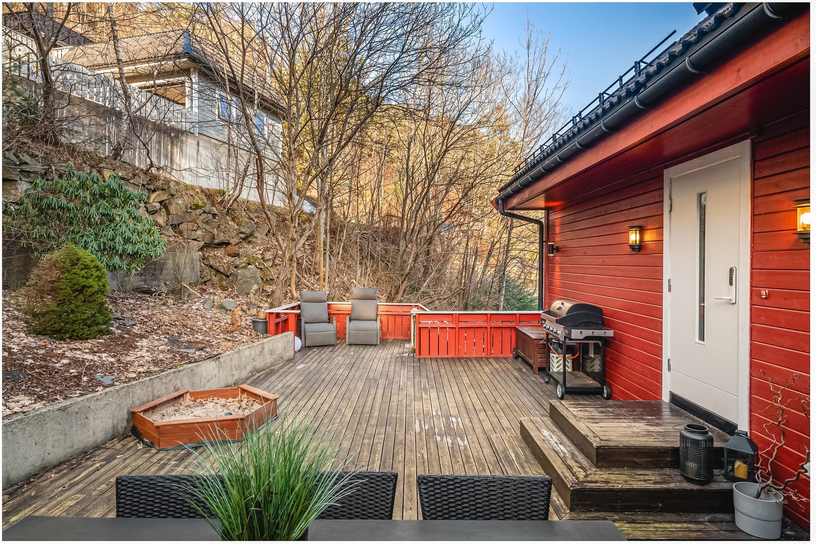 Ved inngangspartiet har du en stor terrasse på 53,1m². Galleribilde