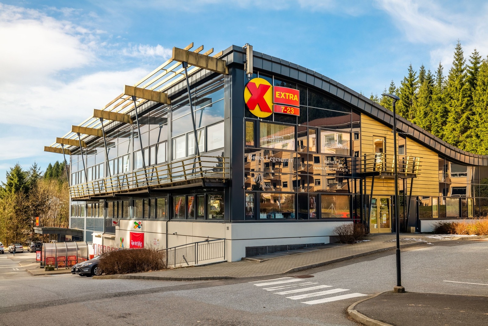 Nærmeste dagligvarebutikk, Extra Bønes, ligger under to minutters kjøretur fra boligen. Galleribilde