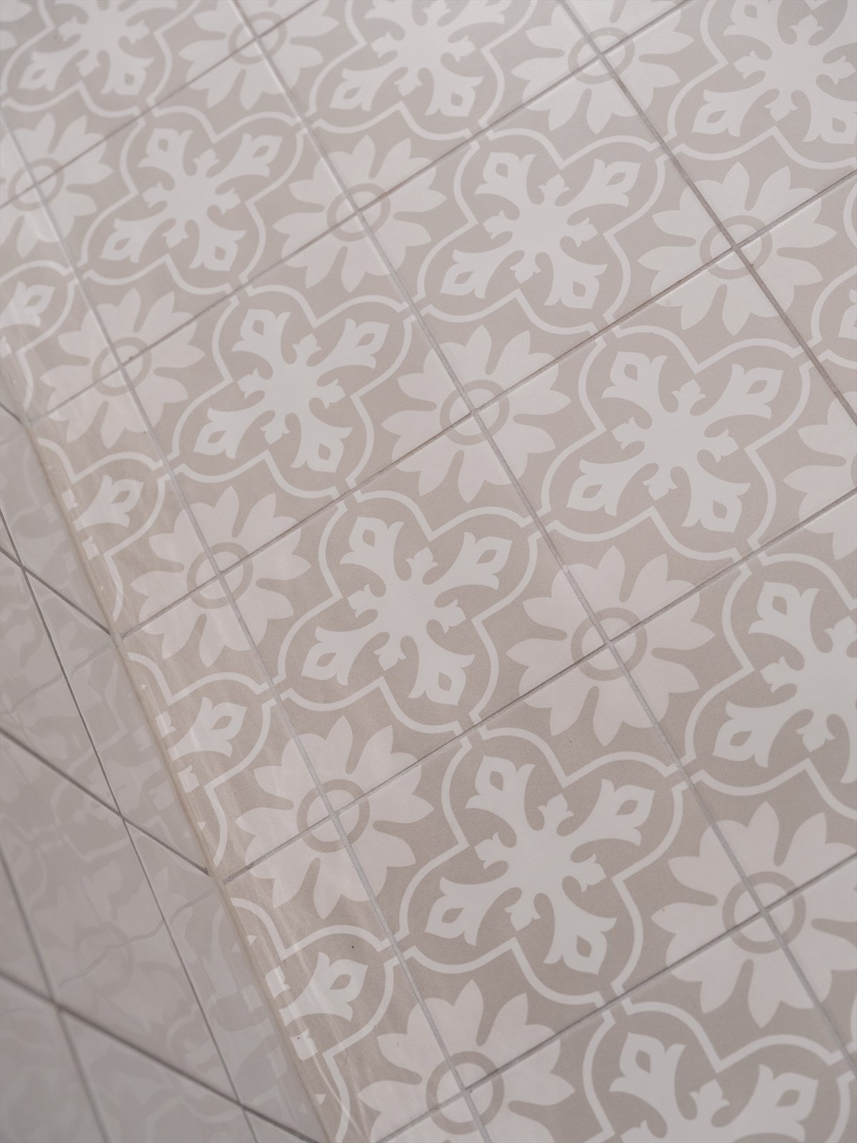 Det er mekanisk avtrekk og opplegg for vaskemaskin. Galleribilde