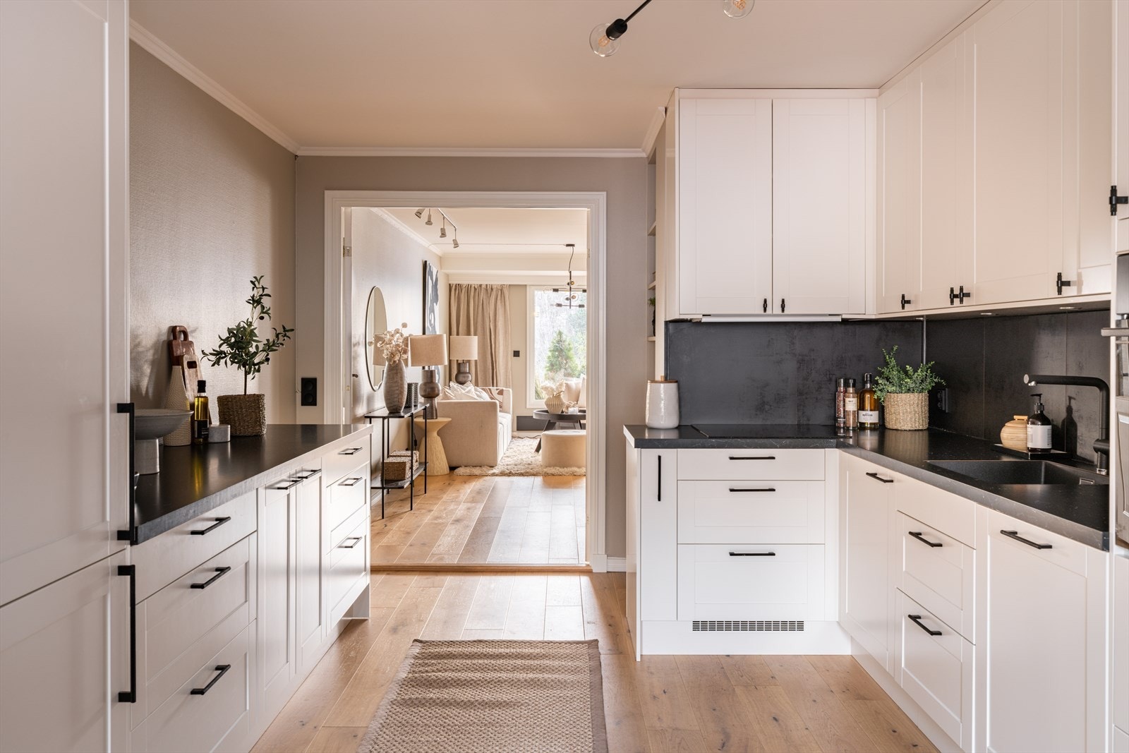 Stilrent, separat kjøkken fra 2021. Galleribilde