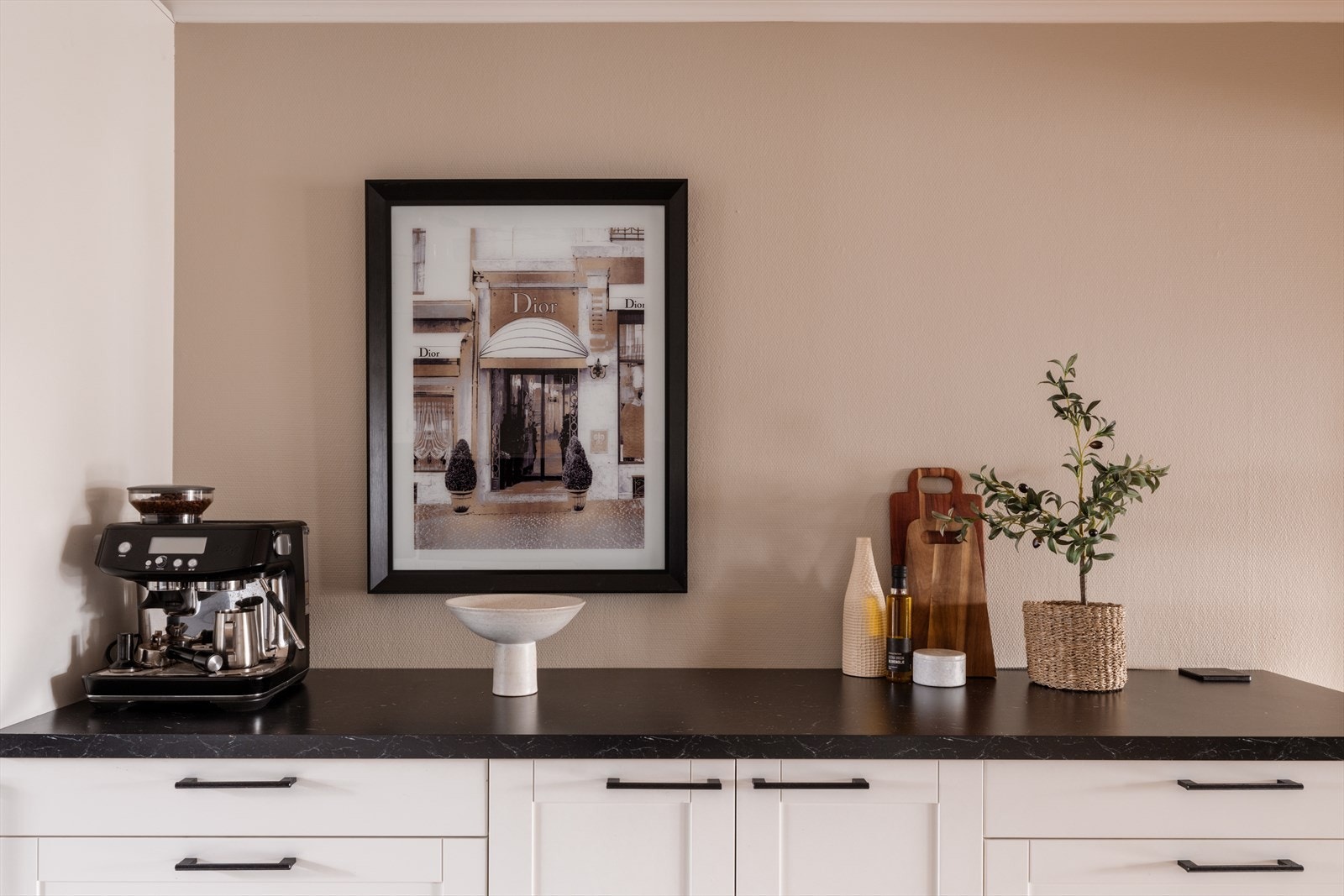 Her er det god plass til matlaging - kjøkkenet passer perfekt for deg som er glad i å lage mat. Galleribilde