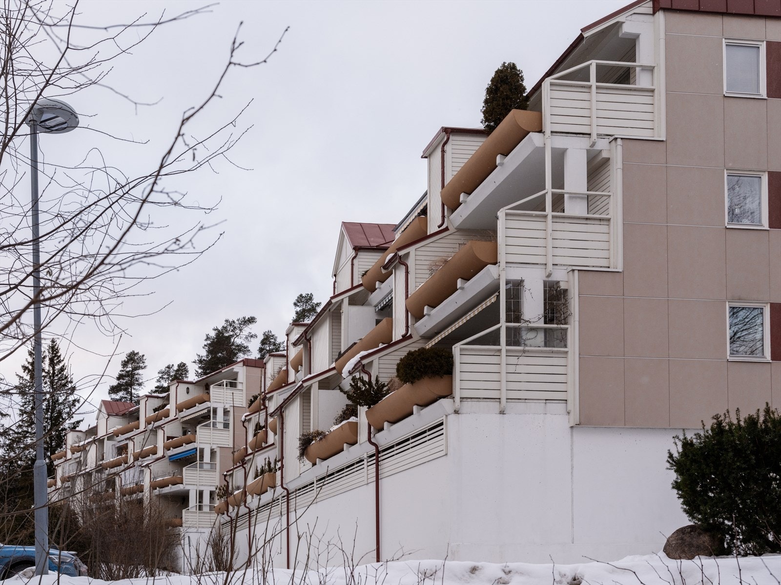 Her bor du tett på marka og flotte turområder rett utenfor døren. Galleribilde