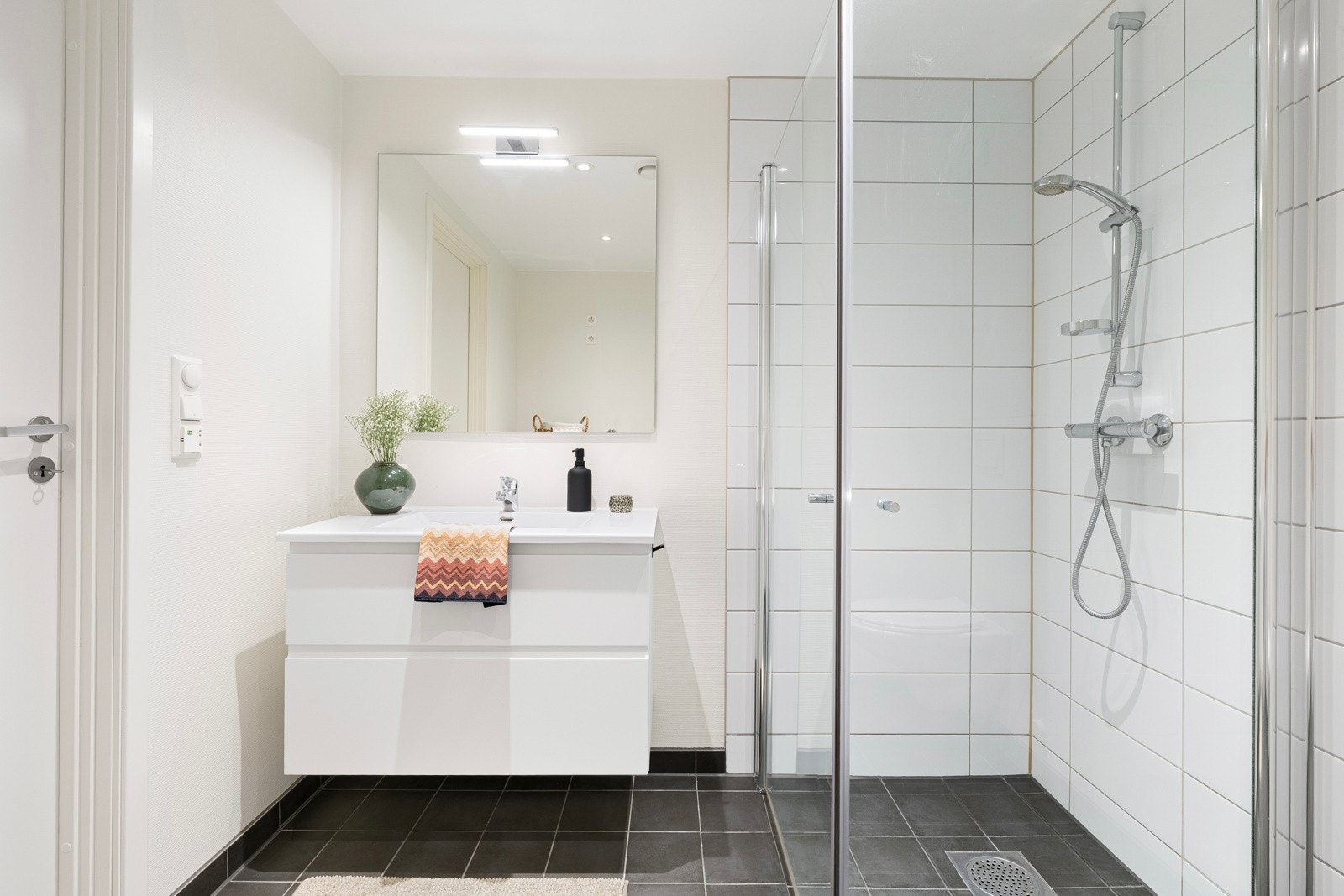 Vannbåren gulvvarme gir en behagelig komfort på badet Galleribilde