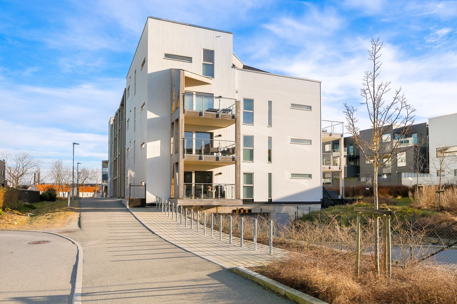 Leiligheten ligger i byggets 2. etasje med enkel adkomst via heis Galleribilde