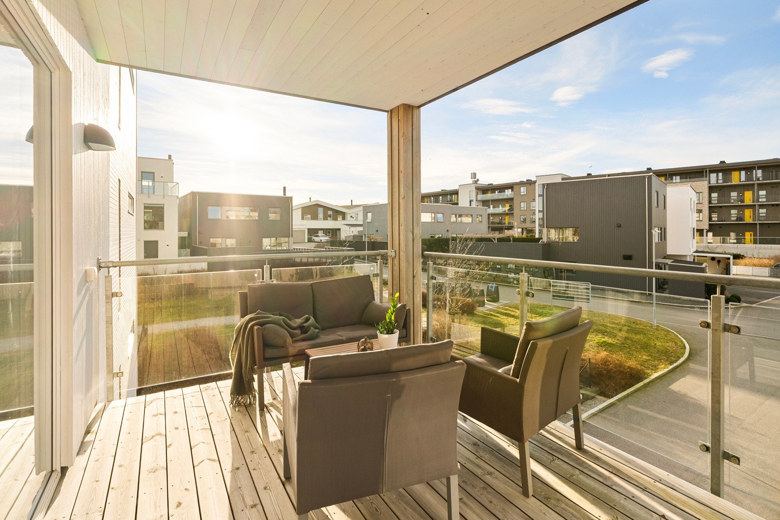 Overbygget balkong på 11 kvm gir skjerming og gode bruksforhold Galleribilde