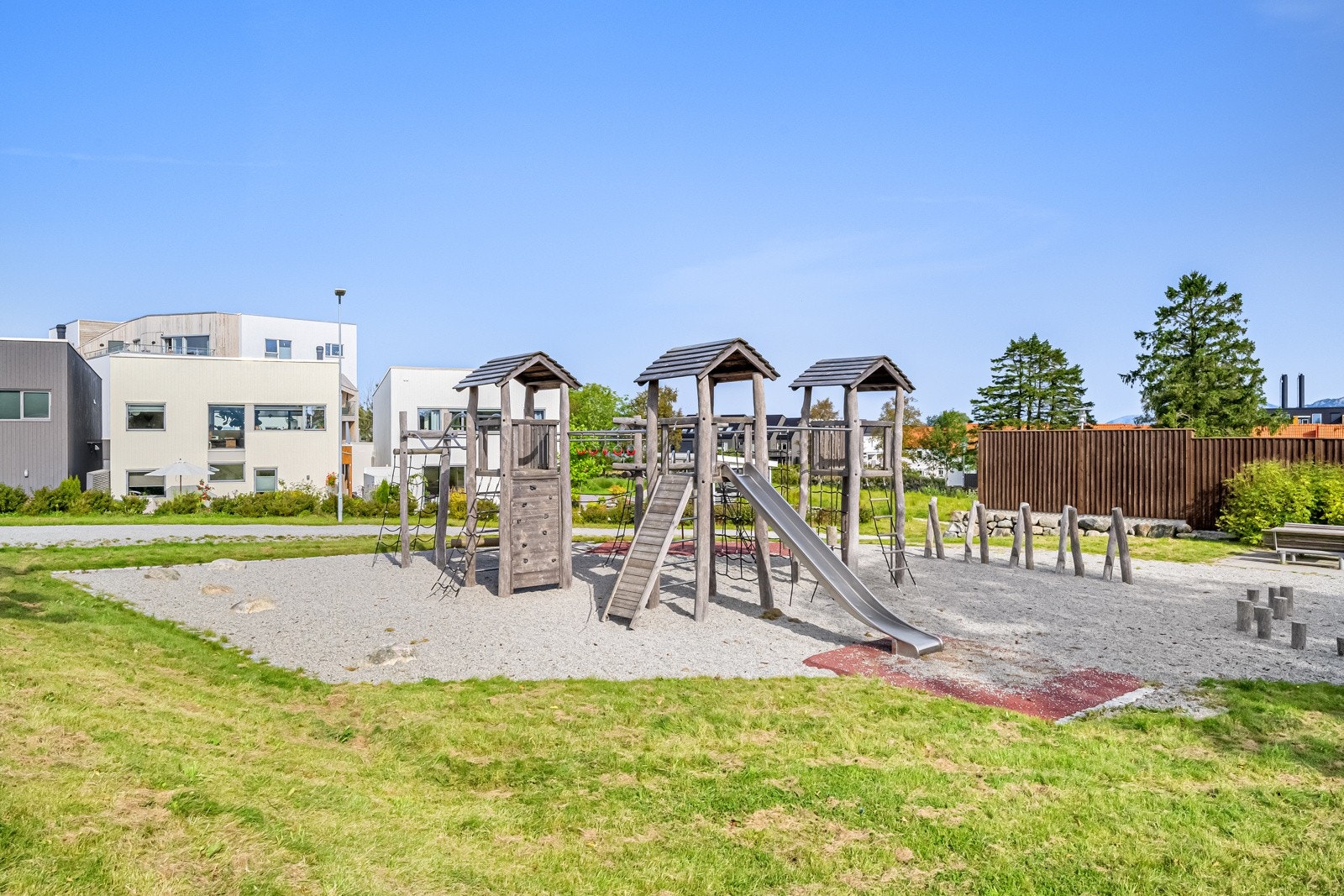 Det er kort vei til grøntområder, turstier og lekeplasser Galleribilde