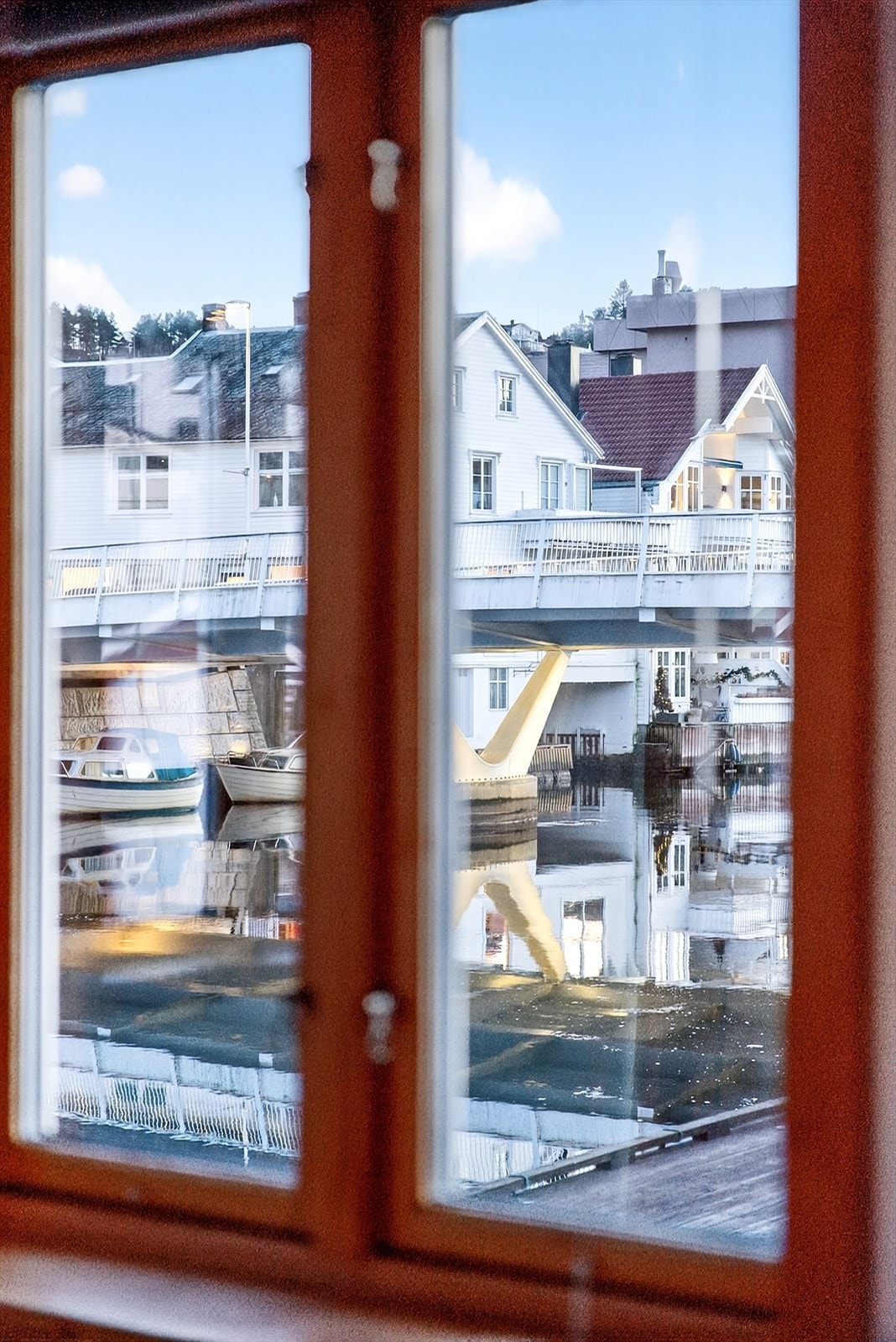 Utsikt mot broa fra stue Galleribilde