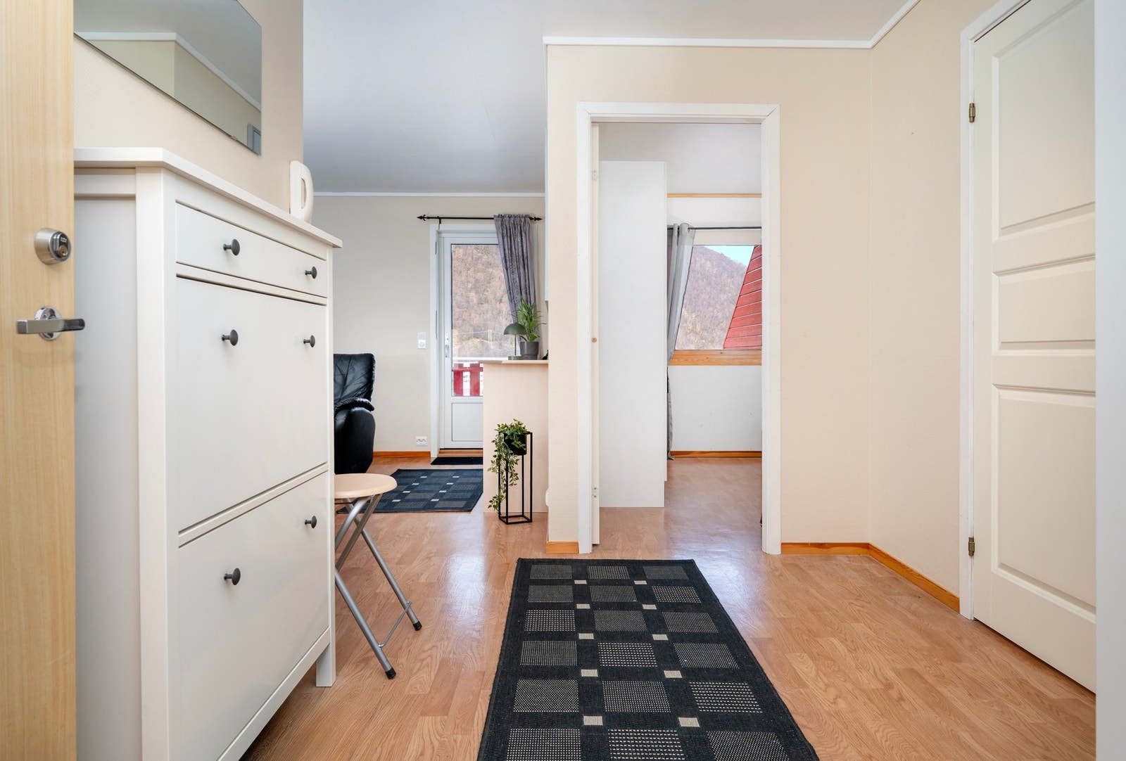 Entré/gang. Galleribilde