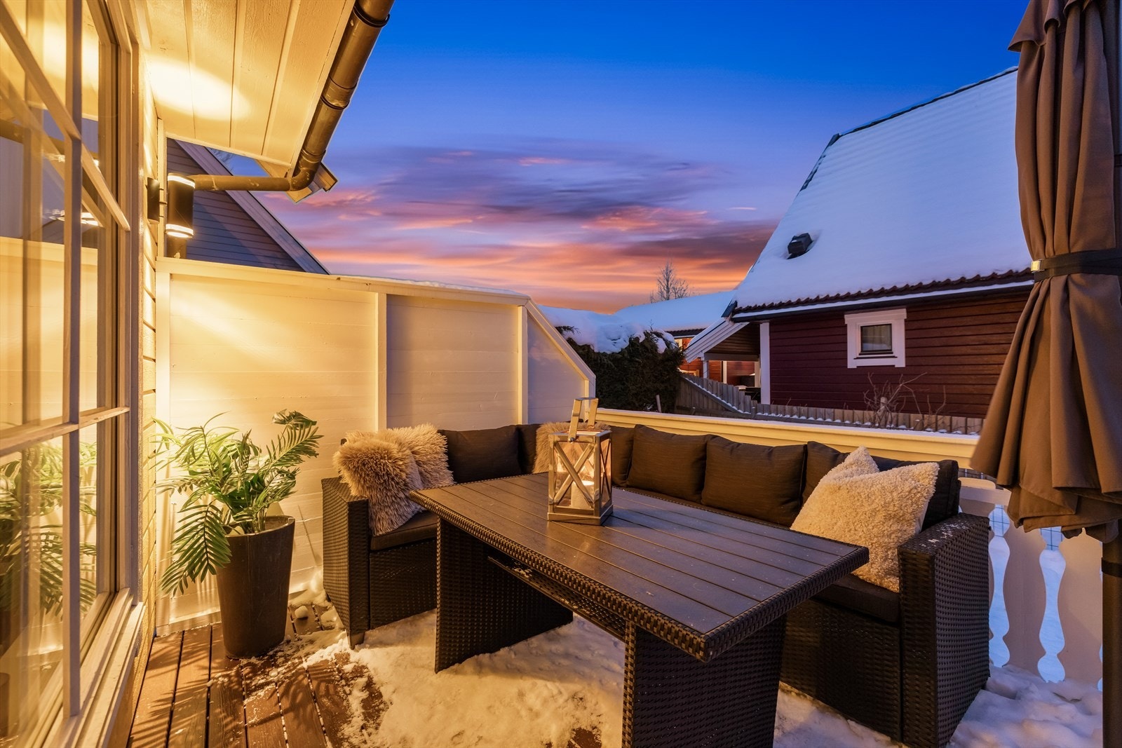 Terrasse med utgang fra stue på 11 kvm. Galleribilde