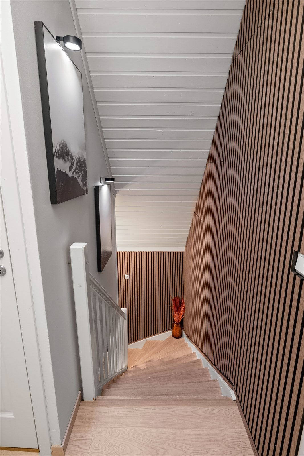 Nye spilevegger i gang og trappeoppgang. Galleribilde