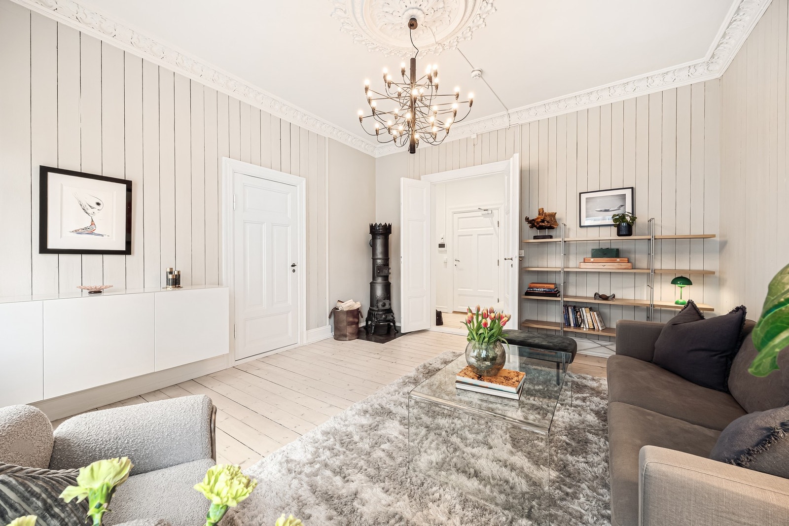 Gjennomgående originale furugulv i alle rom. Galleribilde