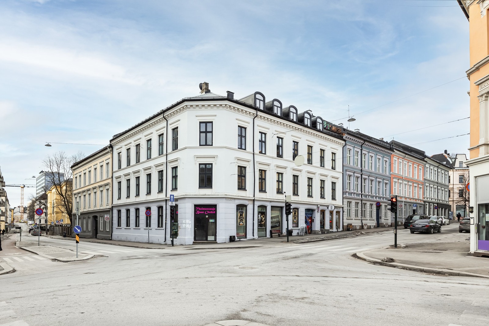 Leiligheten har en sentral beliggenhet i Oslo, med kort vei til alt du trenger av butikker, kaféer, restauranter og kulturtilbud. Galleribilde