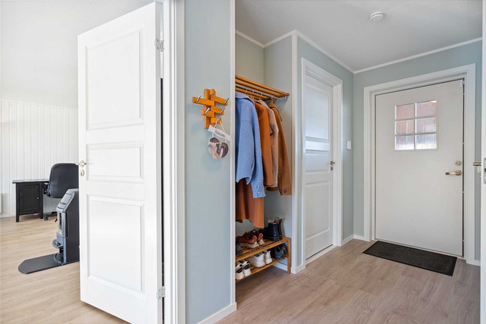 Leiligheten er på 78 m2, og inneholder entré, bad/vaskerom, kjøkken, stue, 2 soverom og 1 bod. Galleribilde