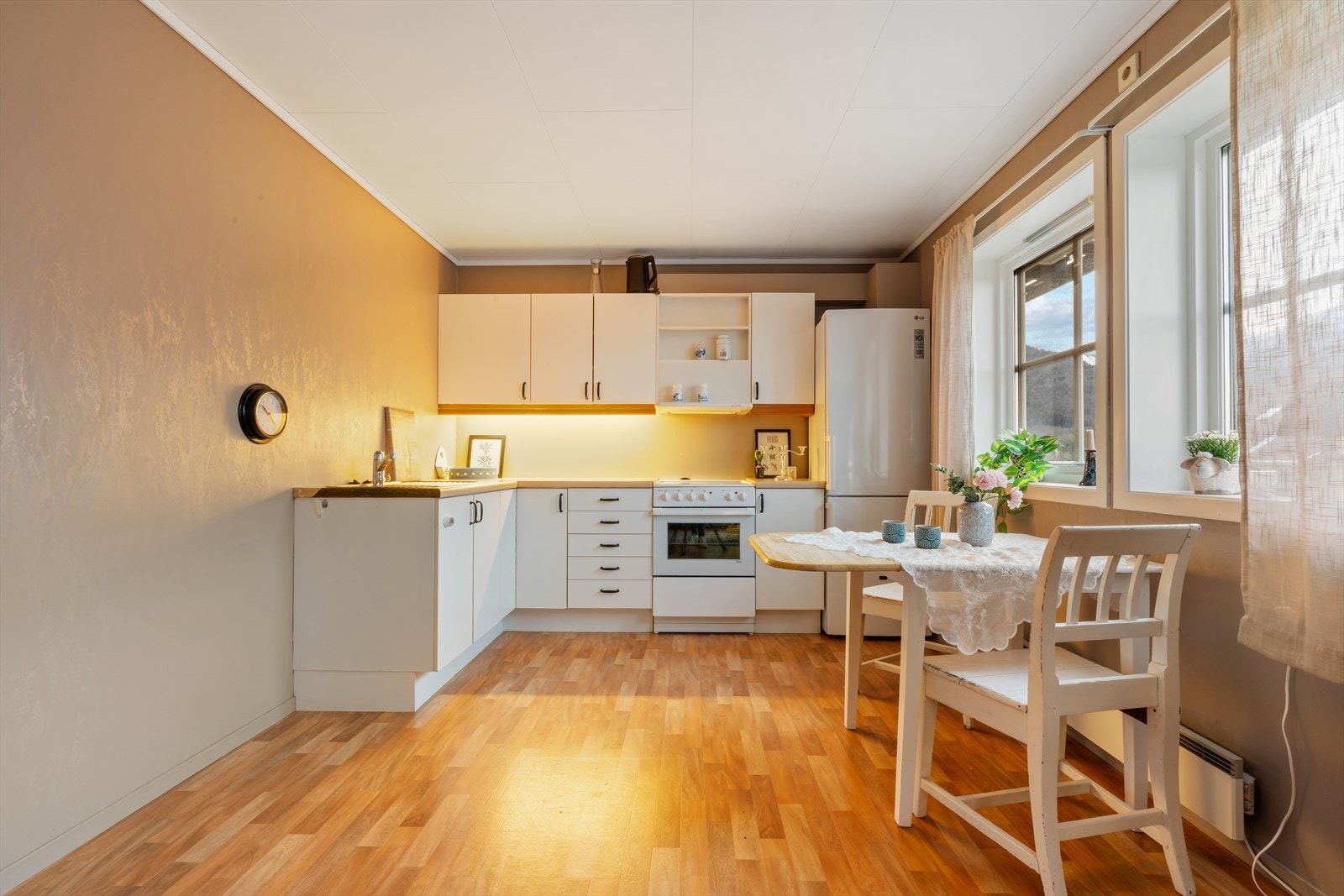 Underetasjen inneholder eget kjøkken Galleribilde