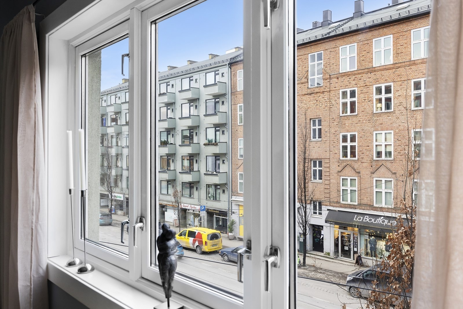 Rett utenfor døren har du umiddelbar tilgang til alt av kollektiv trafikk, Frognerparken, Sats Colosseum m.m. Galleribilde