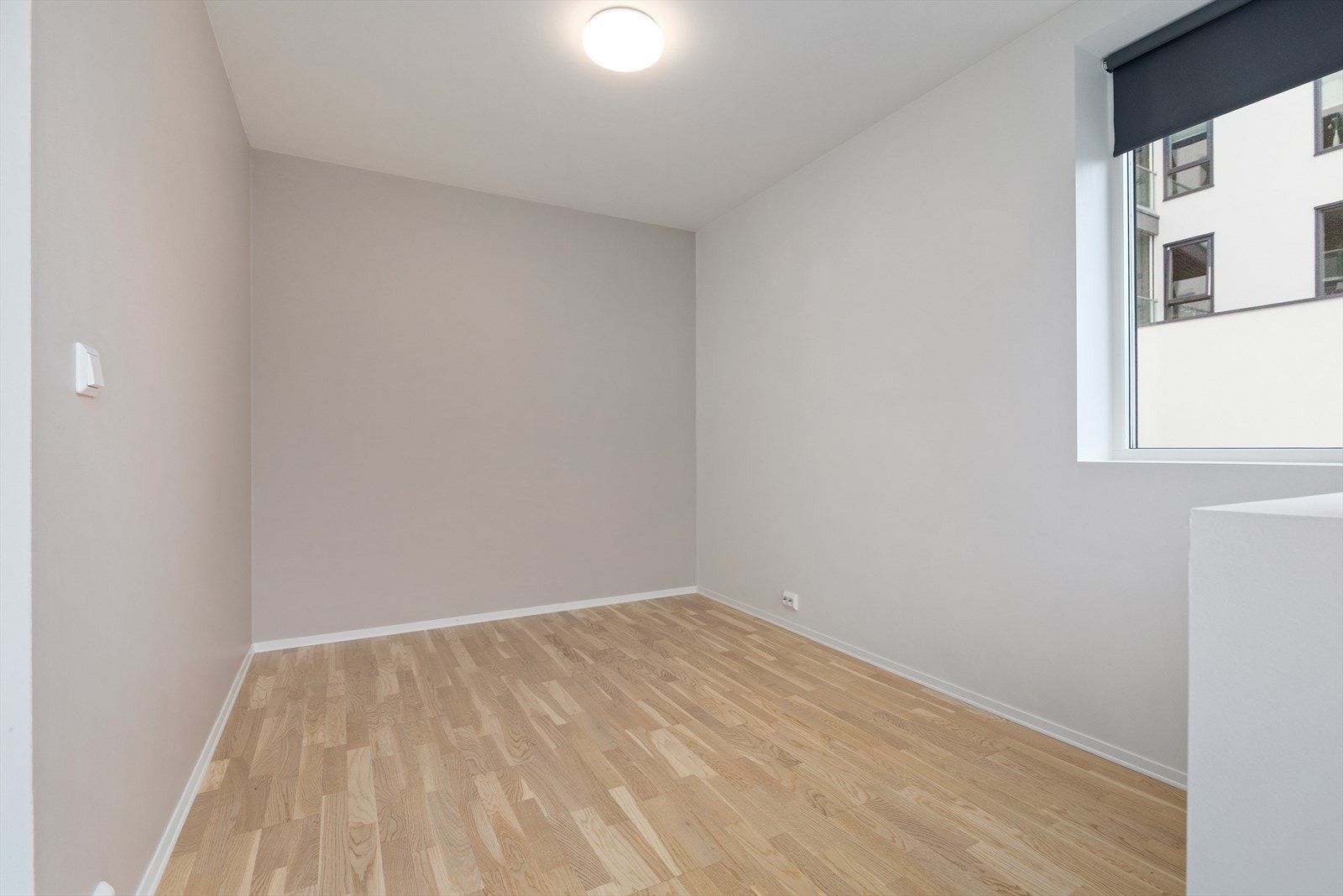 Funksjonell sovealkove med dus og fin farge Galleribilde