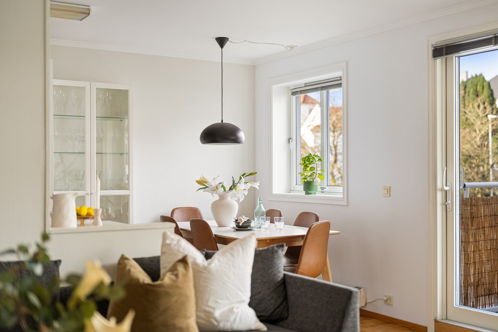 En romslig og lys 3-roms selveierleilighet med god planløsning og moderne kvaliteter. Galleribilde