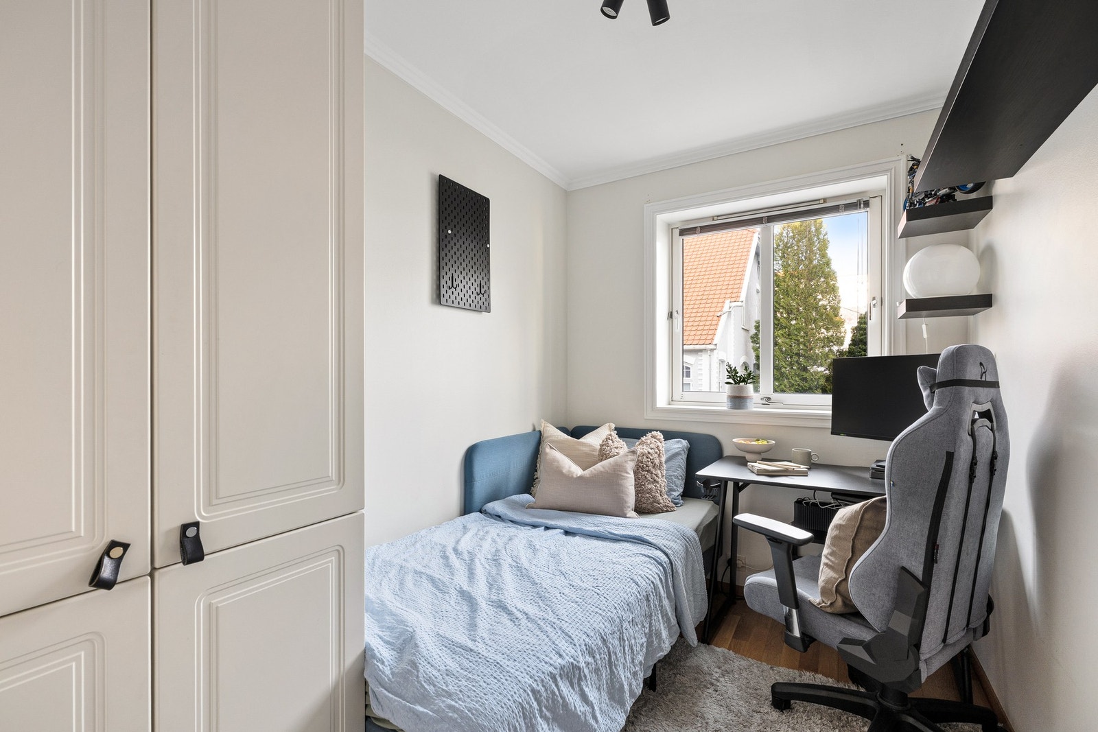 Soverom nummer to er perfekt som barnerom, gjesterom eller hjemmekontor. Galleribilde